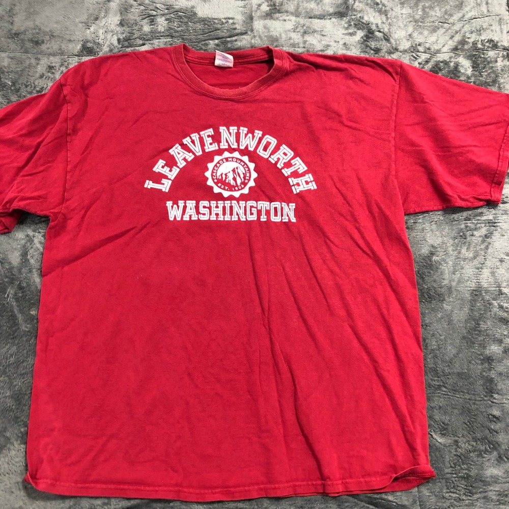 Gildan Leavenworth Washington T Shirt Mens 2XL Red Cascade Mountains Graphic Tee
